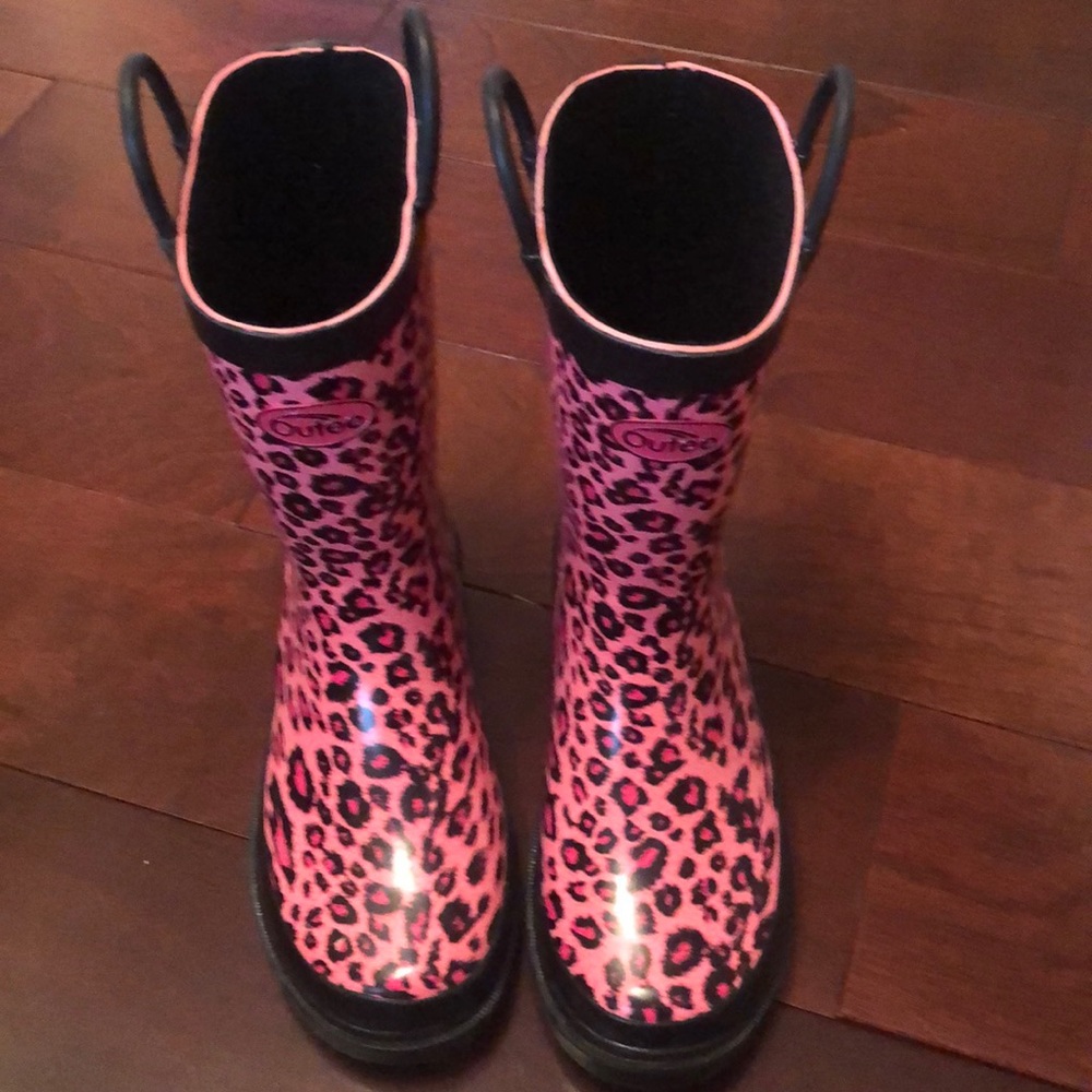 Size 1 girls rain boots ☔️